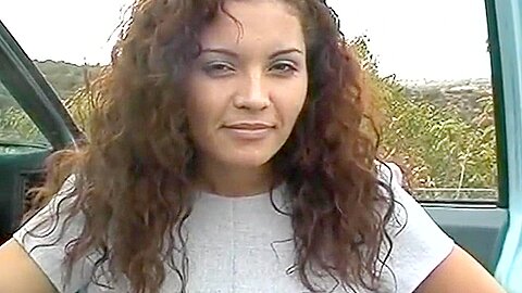 Aurora Cortez baise grand-père dans une camionnette