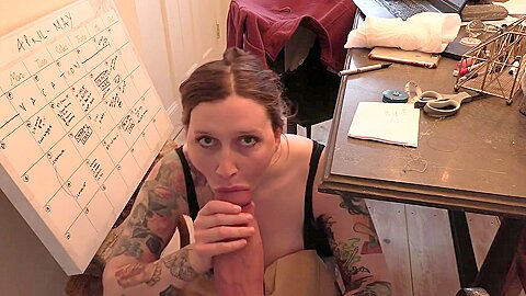 Bettie Bondage – El lugar de trabajo de uso libre