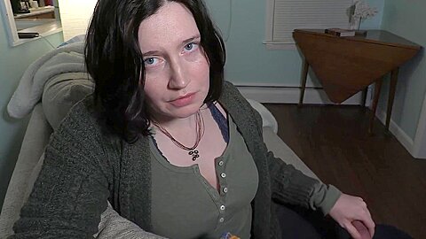 Bettie Bondage - Conectando con una milf hambrienta de pollas