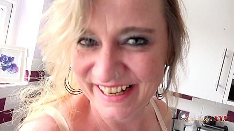 Video premium gratis Xxx - Nel, casalinga 46enne tettona e tettona, ti succhia il cazzo e ti lascia scopare (vpov)