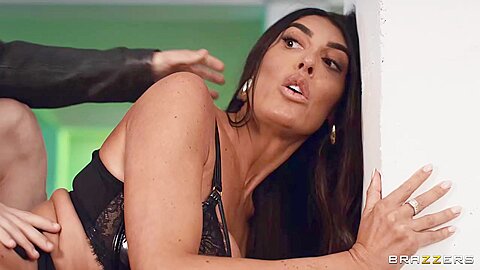 Whorish Milf Ava Knoxx Gets Fucked In The Garage – Jordi El Nino Polla And Ava Koxxx