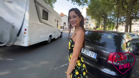 Valentina Est Une Petite Coquine Accro Au Sexe | HugeTitsHub