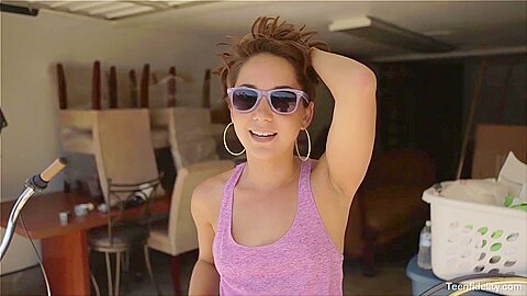 Remy Lacroix Hula Hure – Teaser-Video