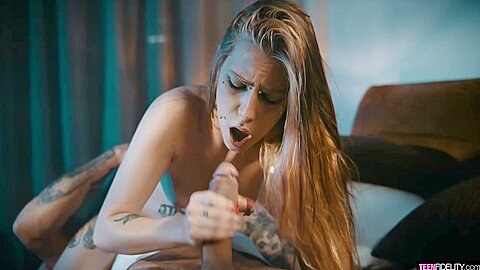 Angelo Godshack und Dalila Dark in Inked Bimbo werden gefressen und im Bett gevögelt