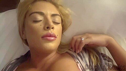 Vivianne Desilva - Madrasta quer descansar com seu enteado esta noite