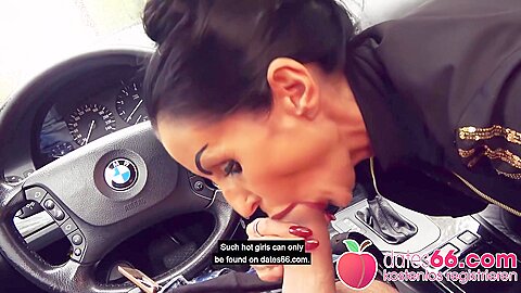 Audacieux! La gothique Lady Sidney Dark se fait baiser en public !