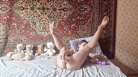 Anastasia Maîtresse Avec Des Jouets Sexuels Gode Et Masturber Vibrateur Chatte Poilue Orgasme